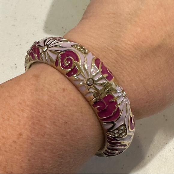 NWT Sequin by Nordstrom Clamper Bracelet-gold tone Floral print in pink & purple - Picture 1 of 14